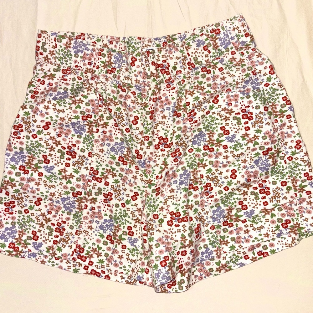 Levi’s Floral Pull on shorts